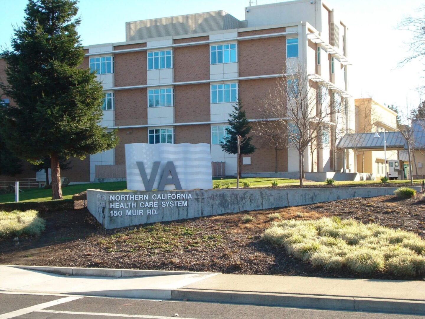 A building with the va sign on it.